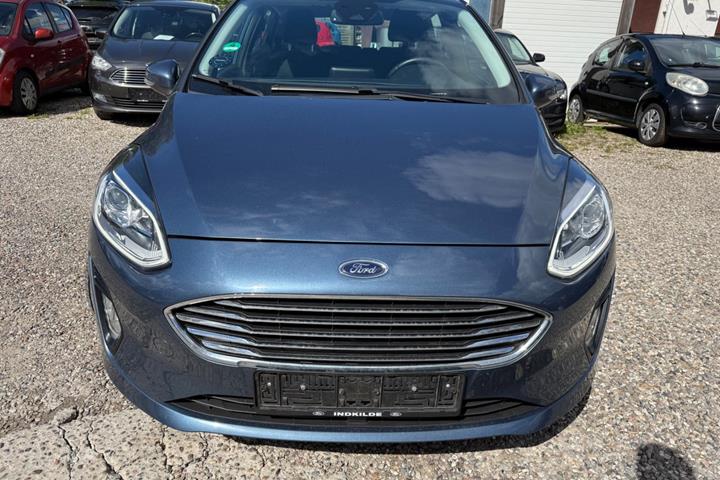 Blå Ford Fiesta fra 2019