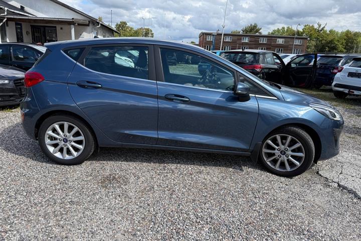 Blå Ford Fiesta fra 2019