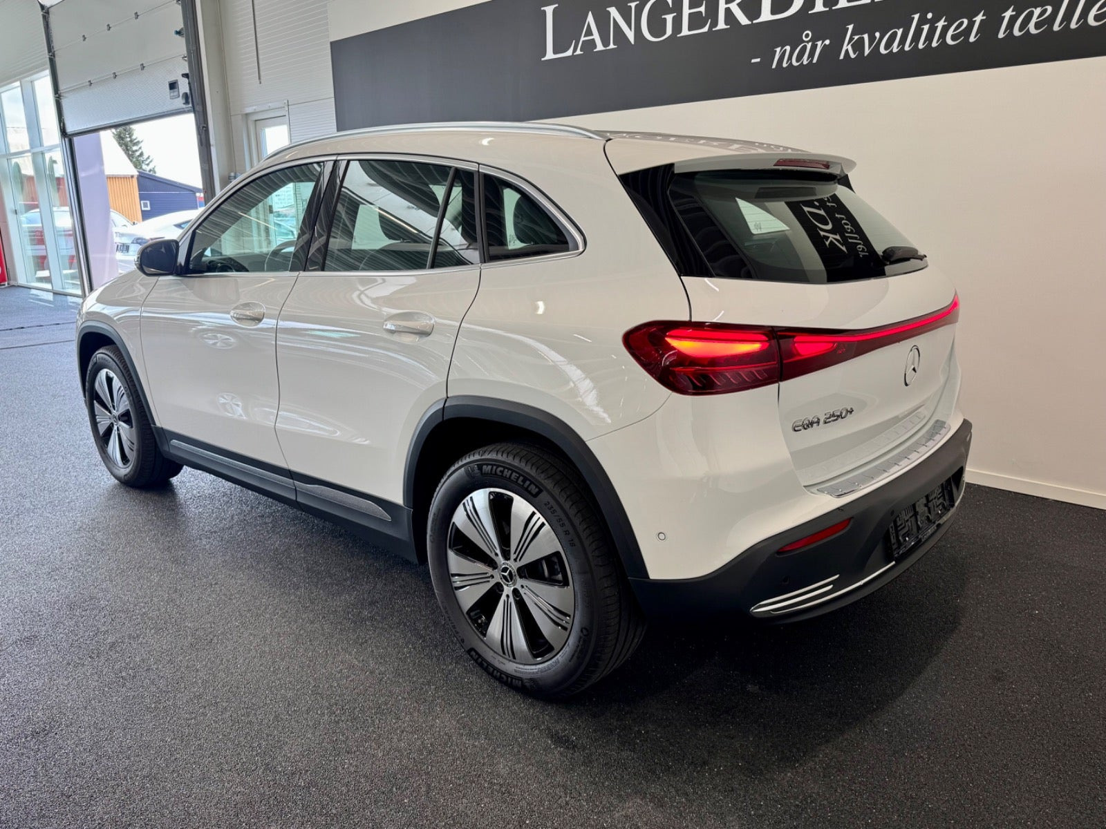 Hvid Mercedes EQA250+ fra 2025