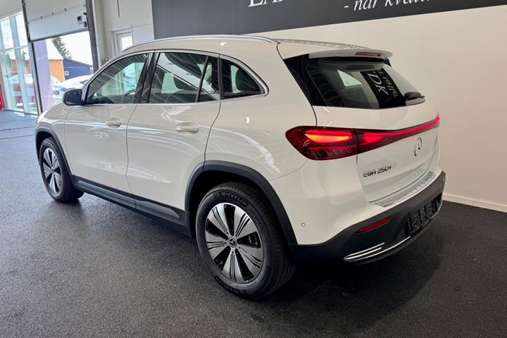 Hvid Mercedes EQA250+ fra 2025