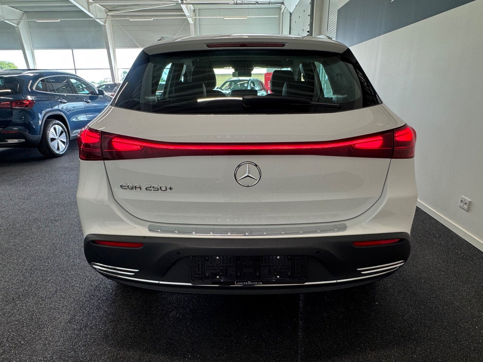 Hvid Mercedes EQA250+ fra 2025