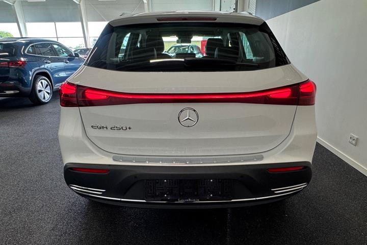 Hvid Mercedes EQA250+ fra 2025