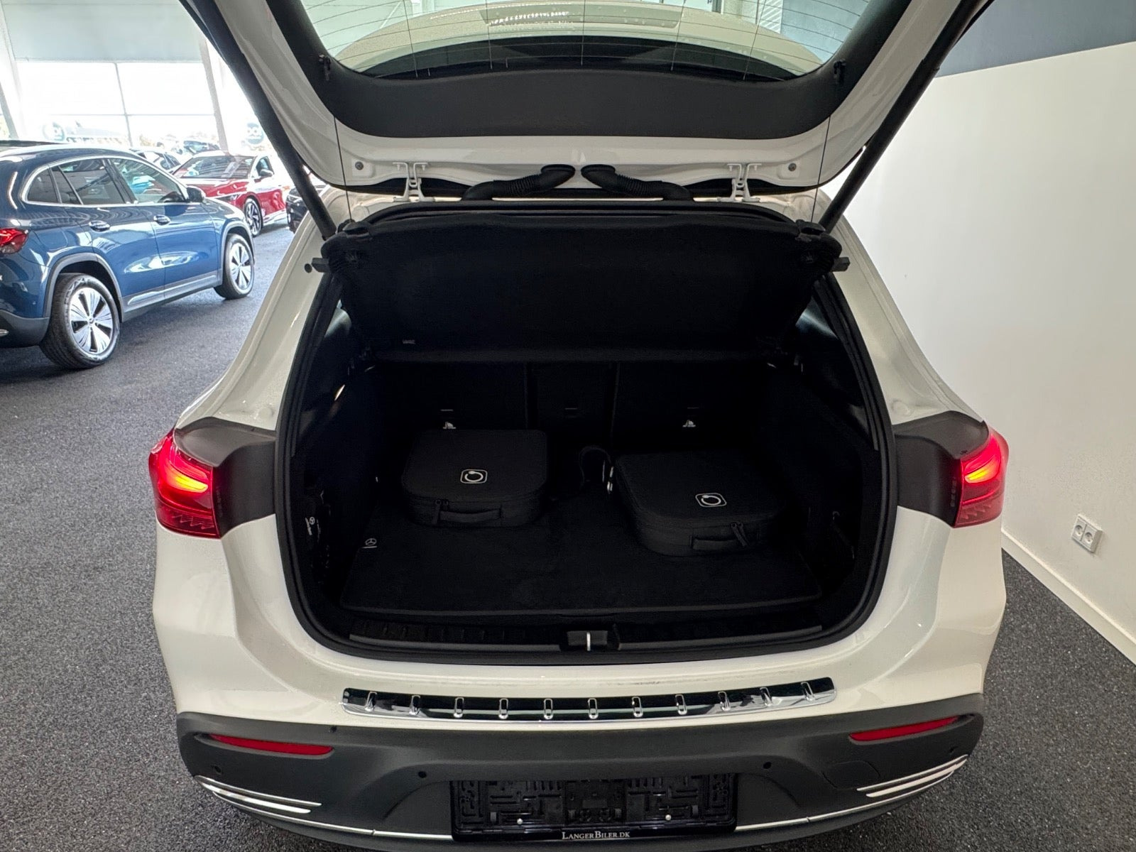 Hvid Mercedes EQA250+ fra 2025
