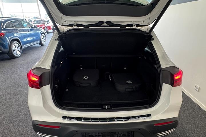 Hvid Mercedes EQA250+ fra 2025