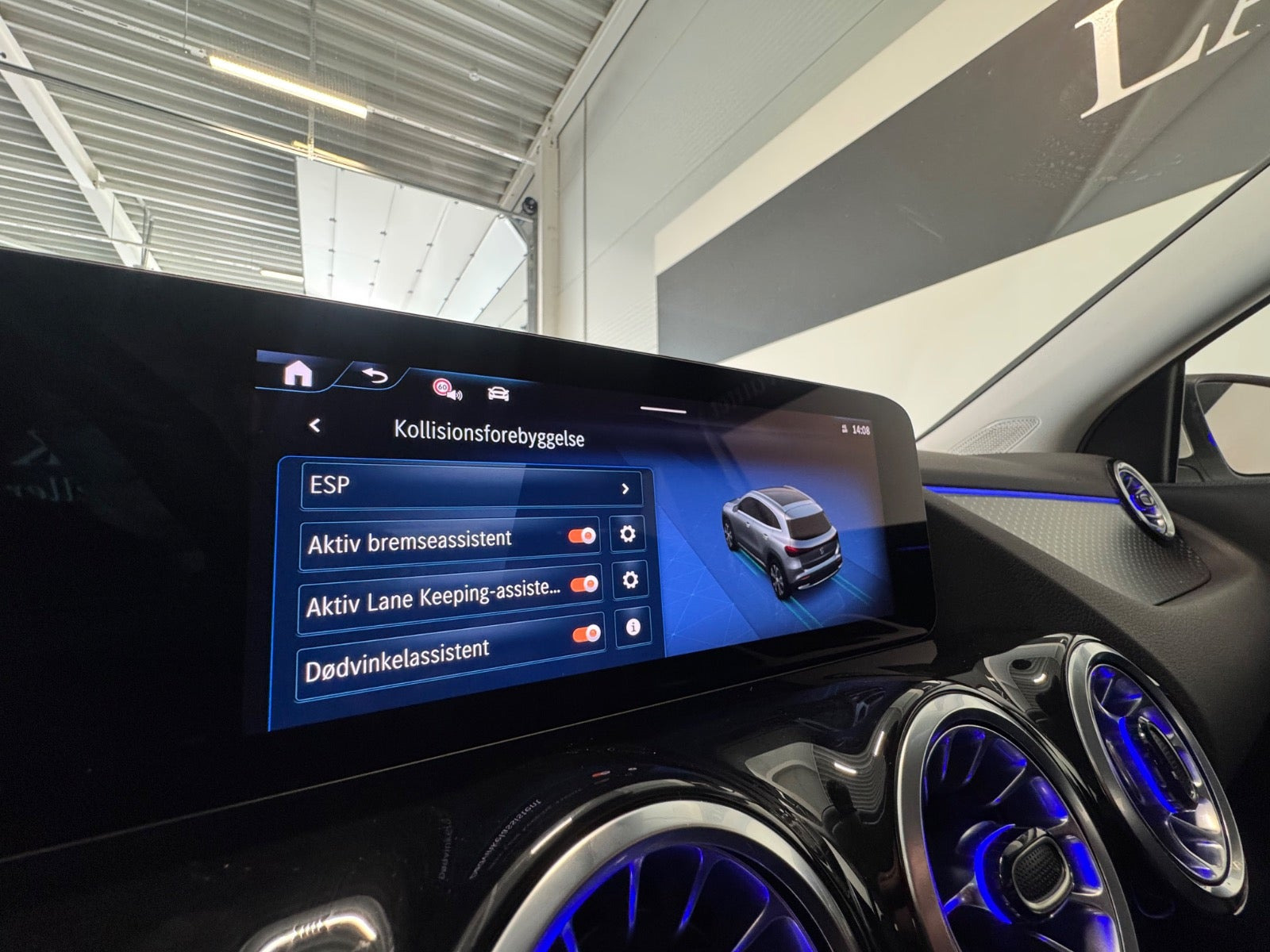 Hvid Mercedes EQA250+ fra 2025