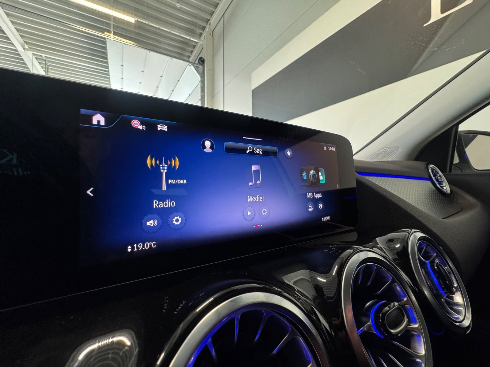 Hvid Mercedes EQA250+ fra 2025