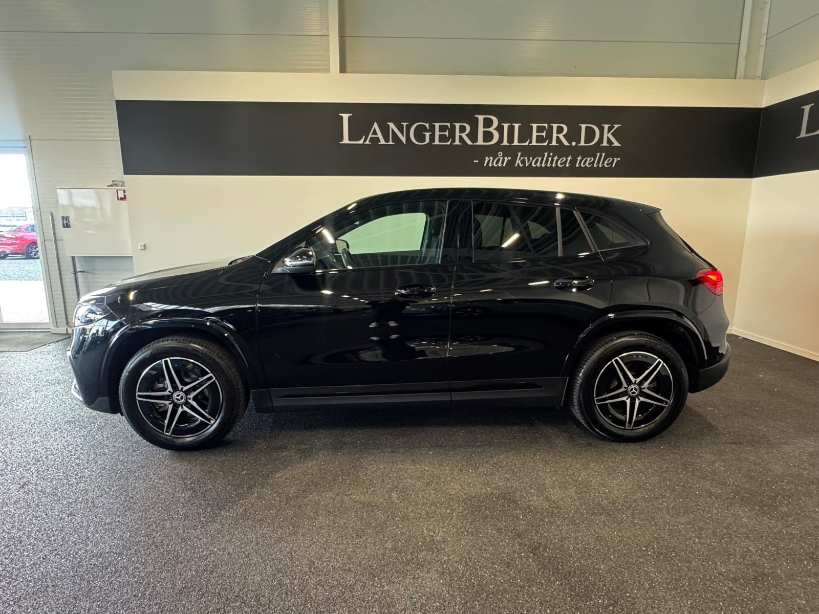 Sort Mercedes EQA250+ fra 2025