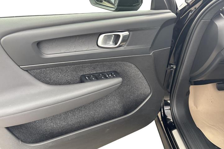 Sort Volvo XC40 fra 2022