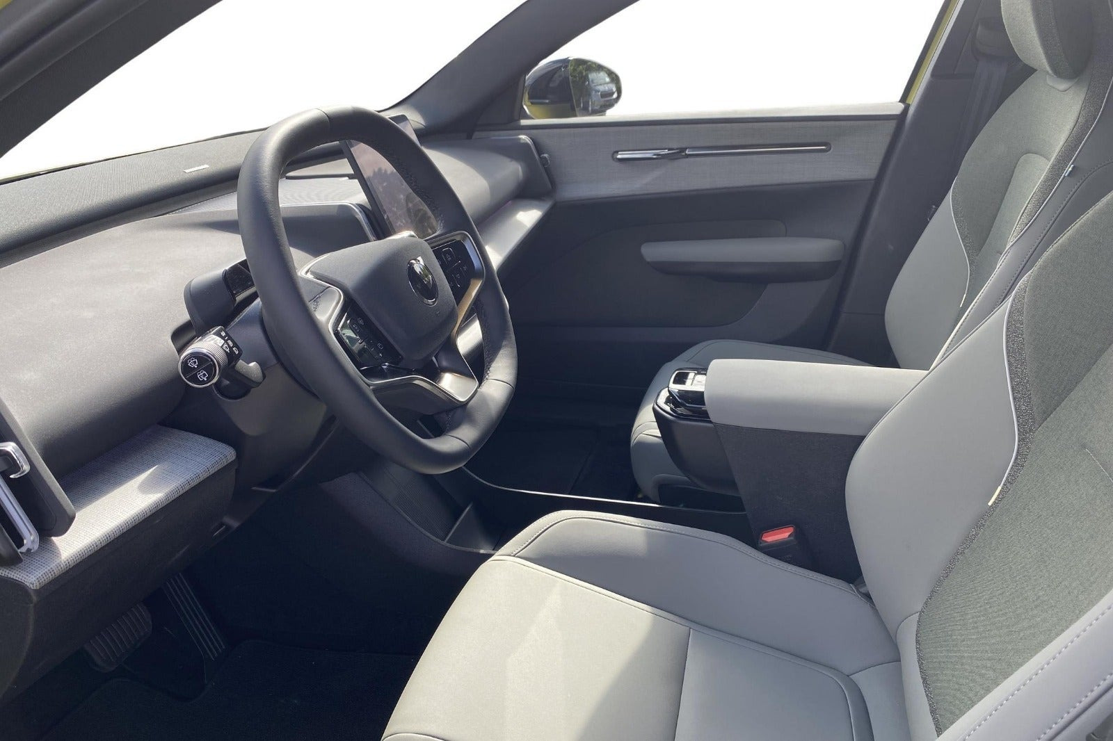 Gul Volvo EX30 fra 2024