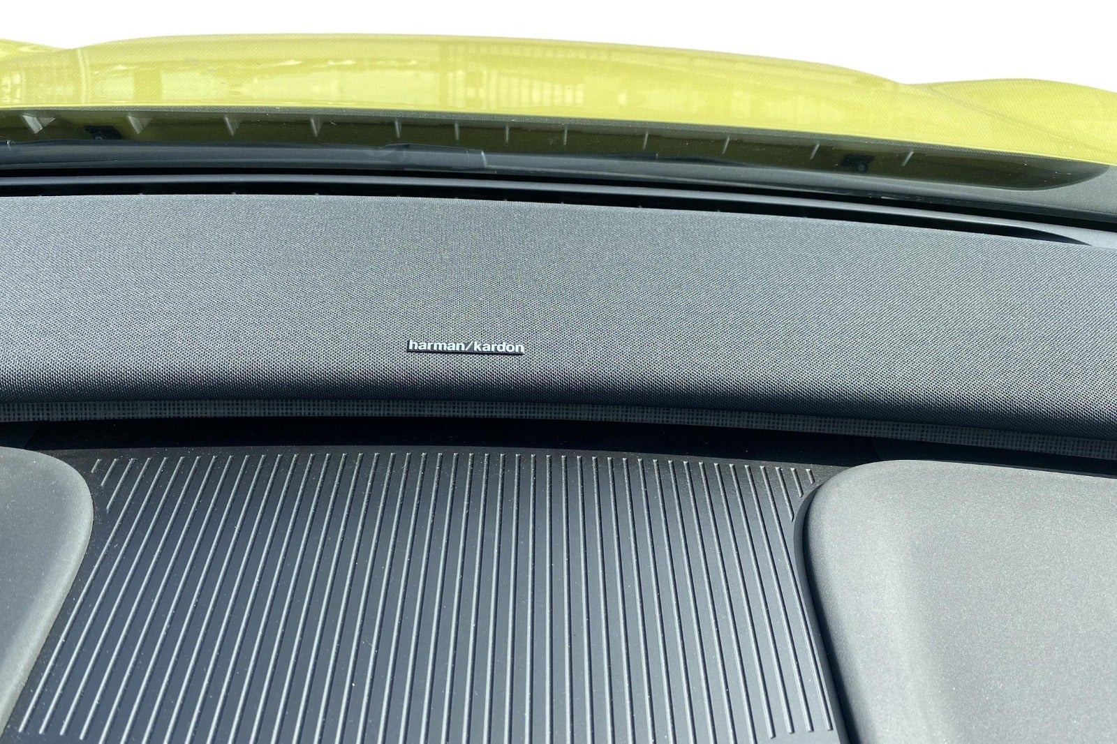Gul Volvo EX30 fra 2024