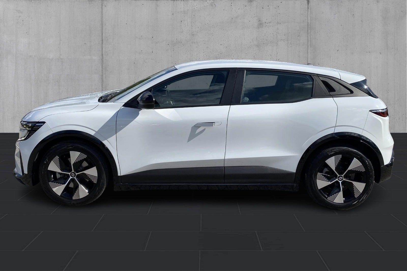 Hvid Renault Megane E-Tech fra 2023