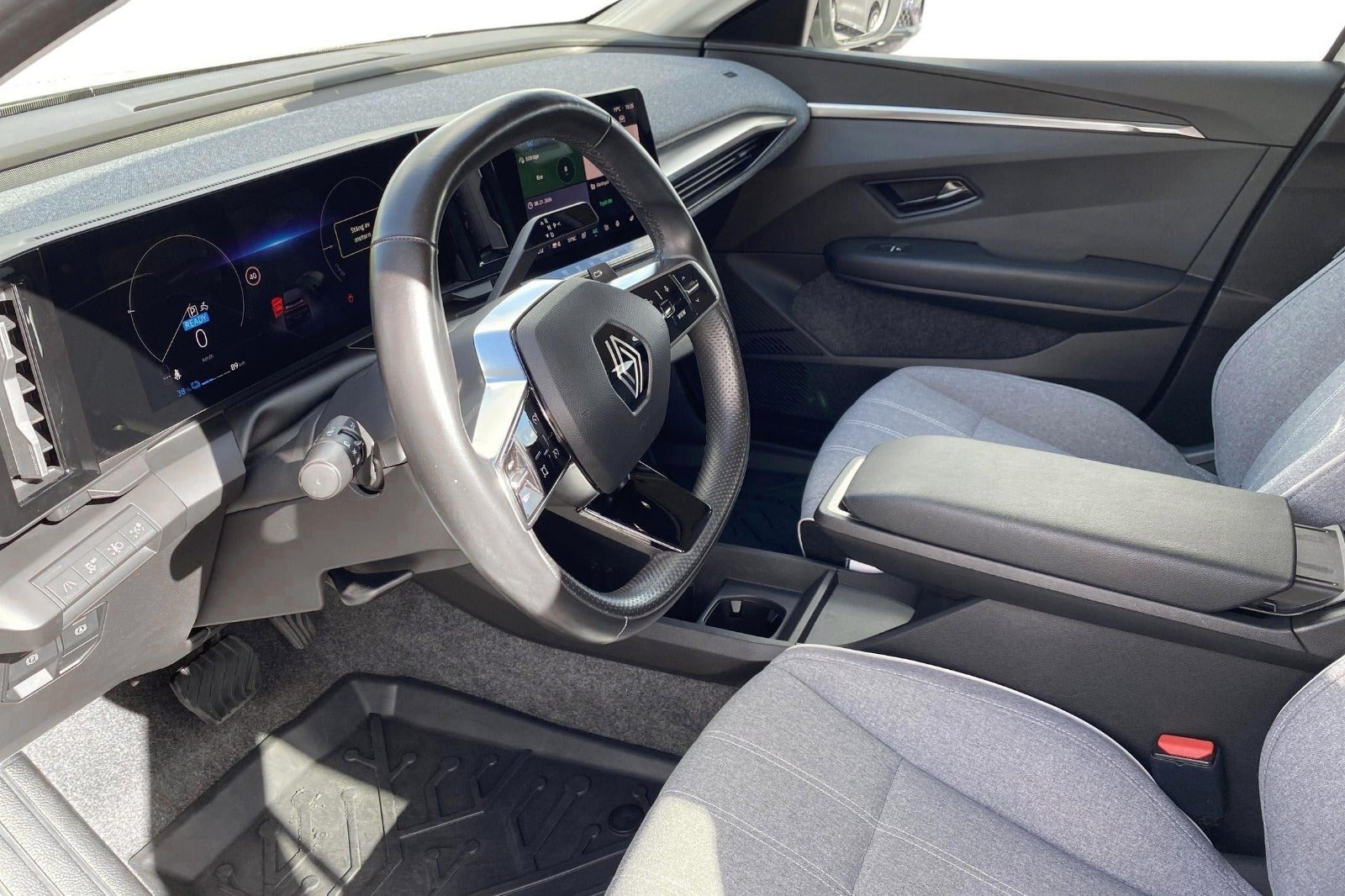 Hvid Renault Megane E-Tech fra 2023