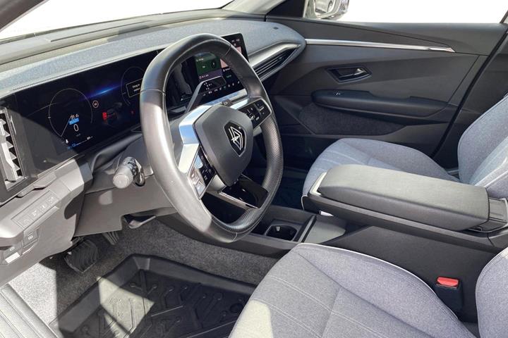 Hvid Renault Megane E-Tech fra 2023