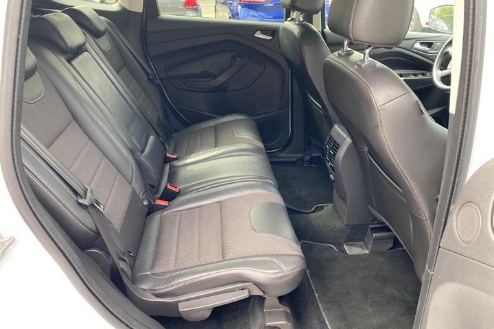 Hvid Ford Kuga fra 2013