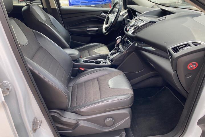 Hvid Ford Kuga fra 2013