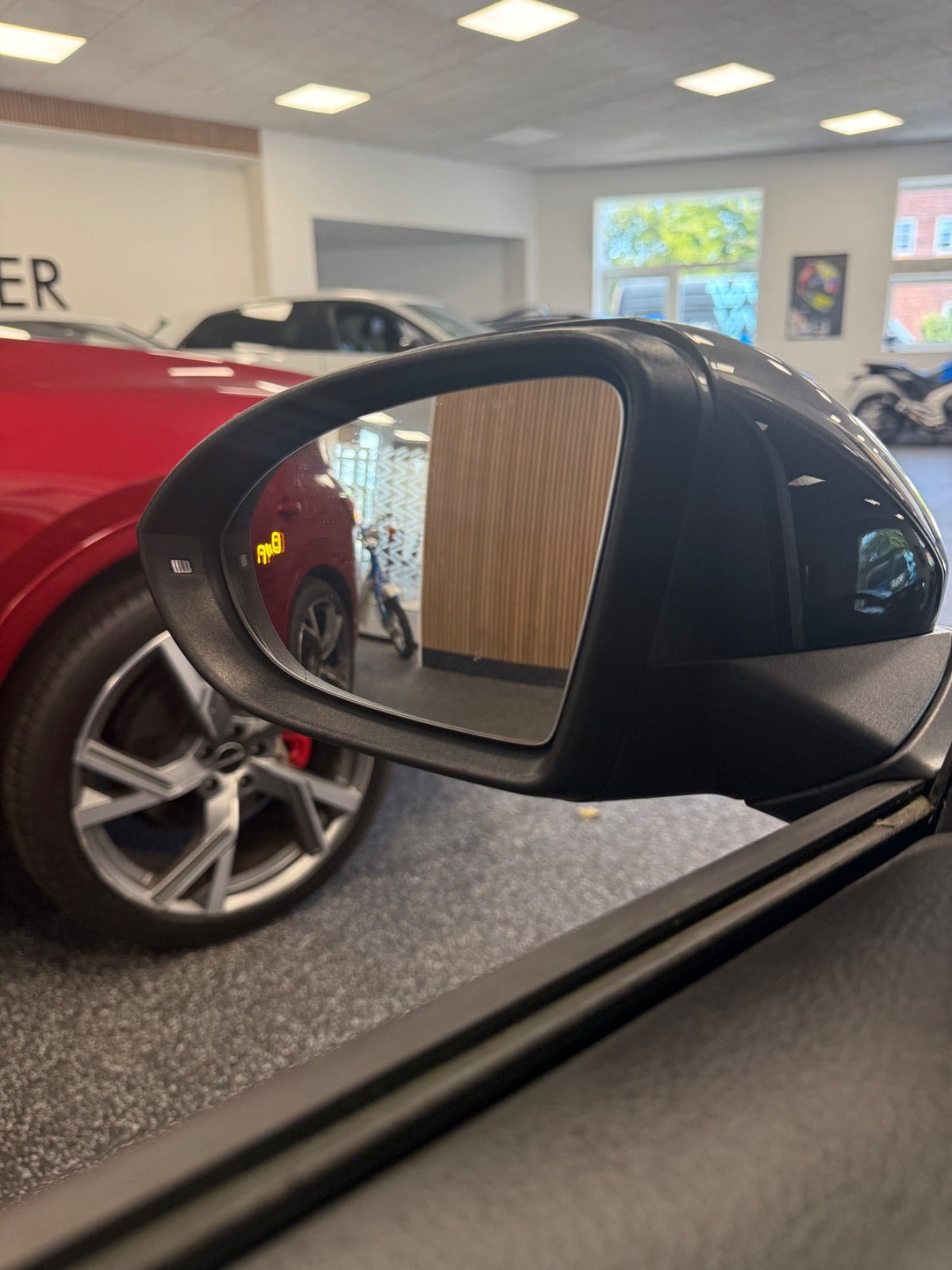 Grå VW Golf VII fra 2018