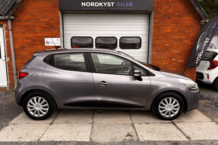 Grå Renault Clio IV fra 2014