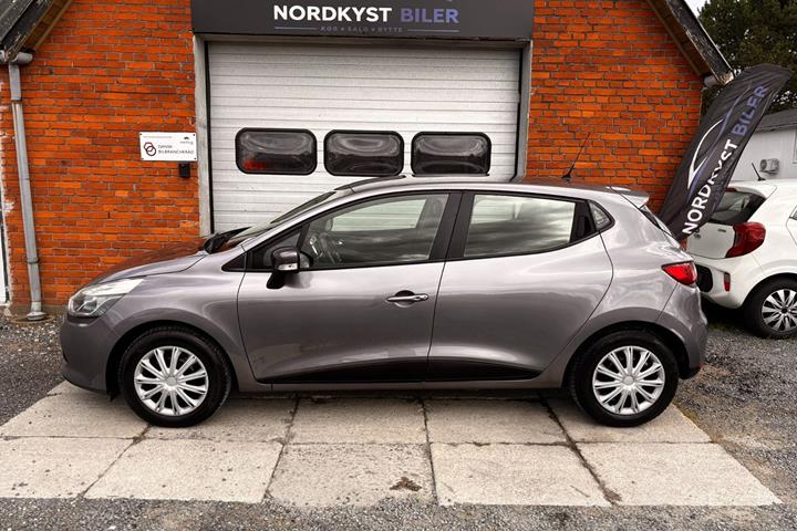 Grå Renault Clio IV fra 2014