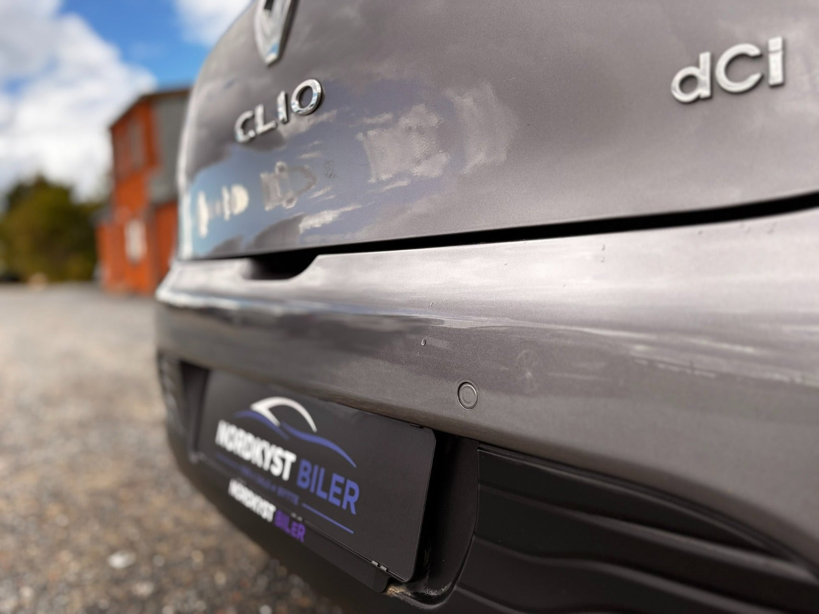 Grå Renault Clio IV fra 2014