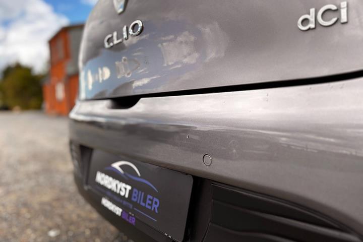 Grå Renault Clio IV fra 2014