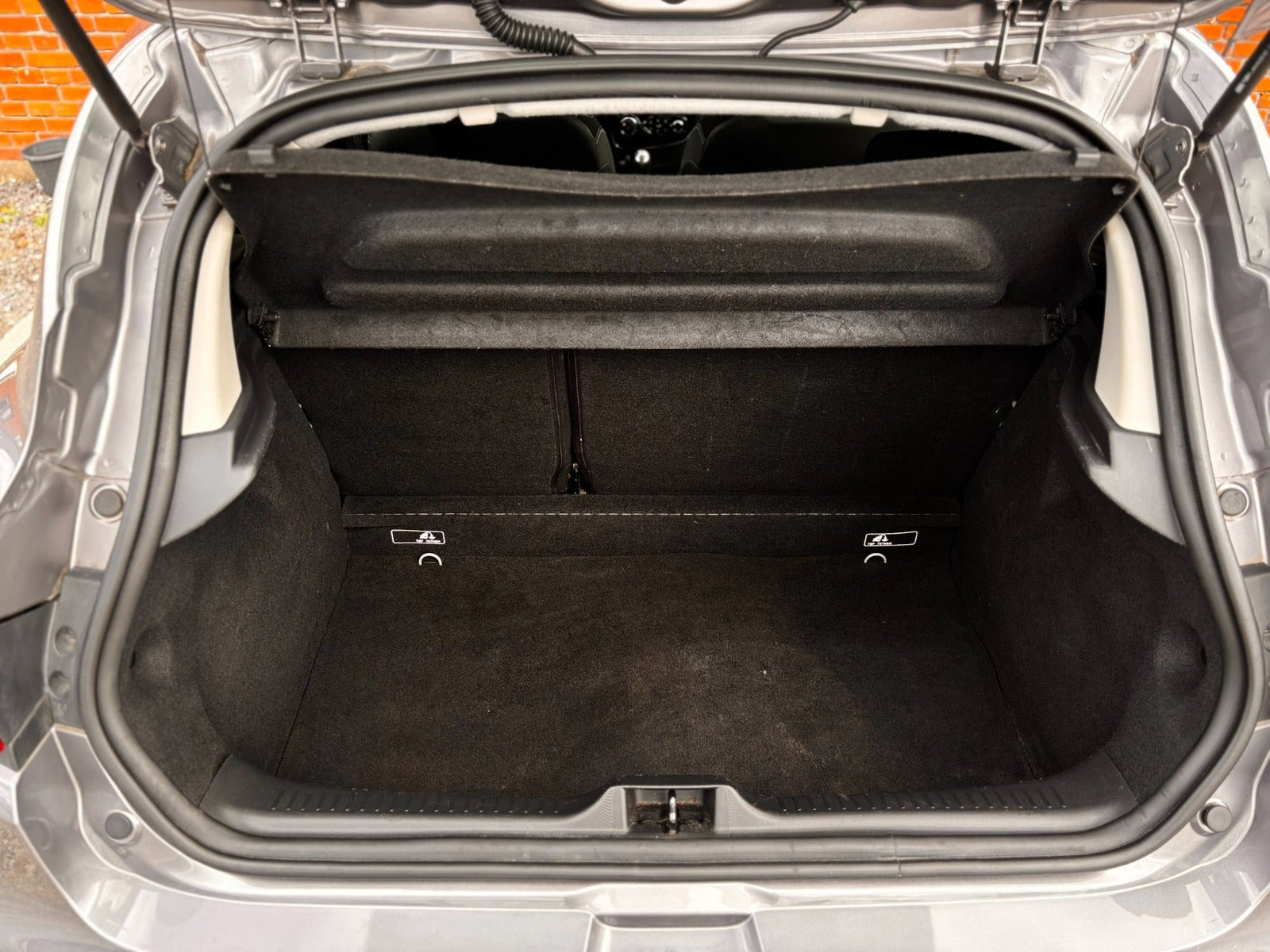 Grå Renault Clio IV fra 2014