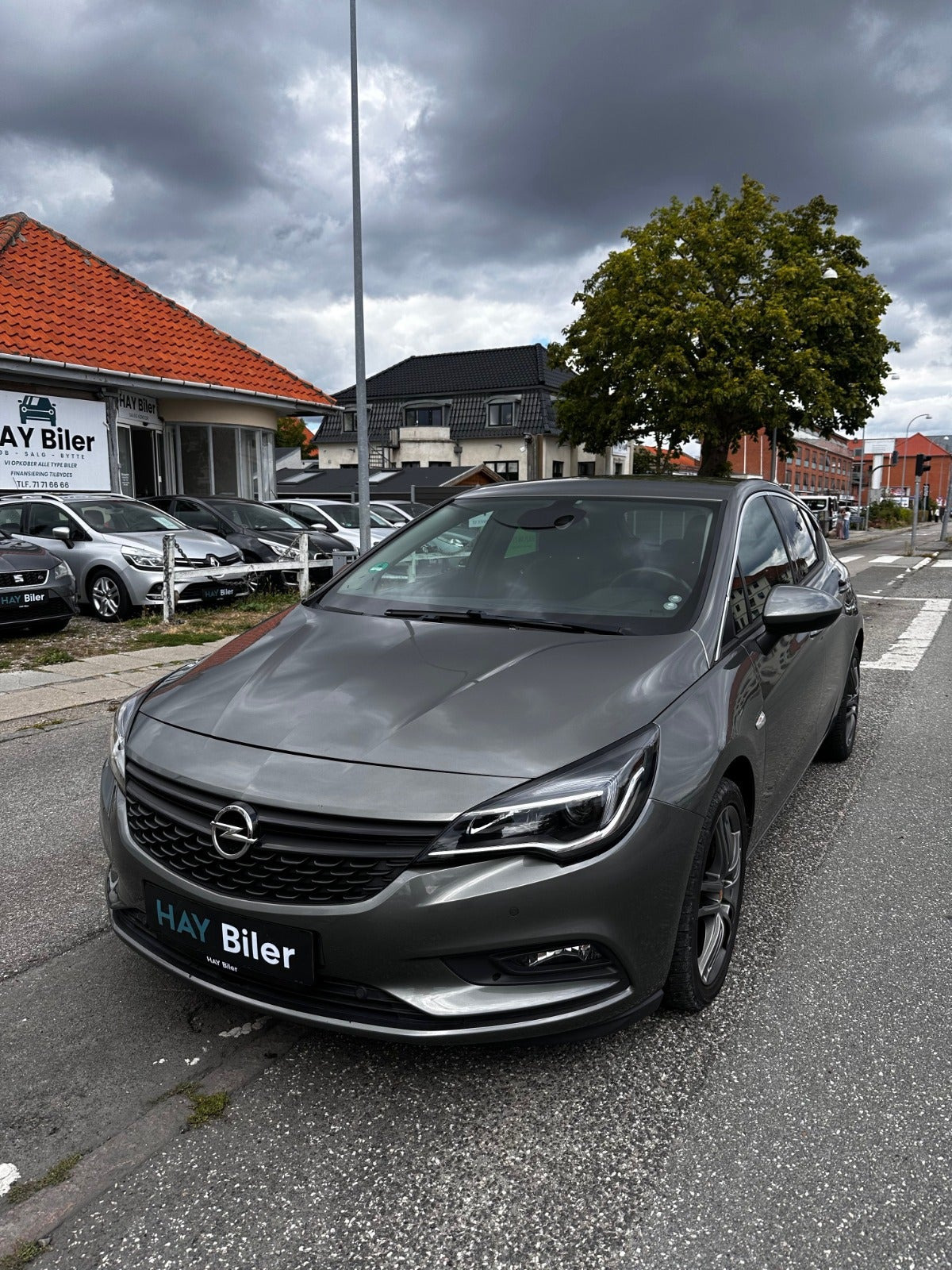 Grå Opel Astra fra 2017