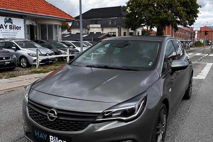 Grå Opel Astra fra 2017