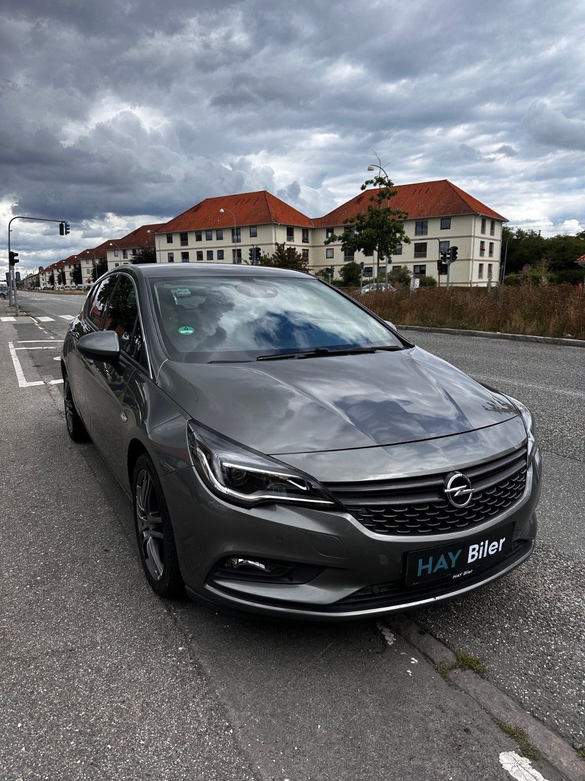 Grå Opel Astra fra 2017
