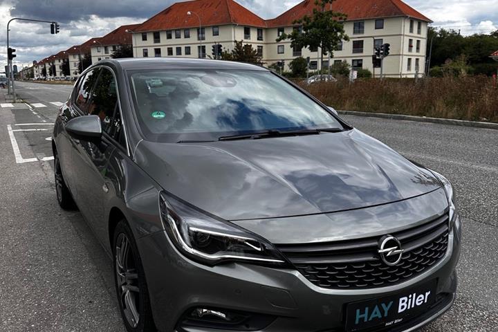 Grå Opel Astra fra 2017