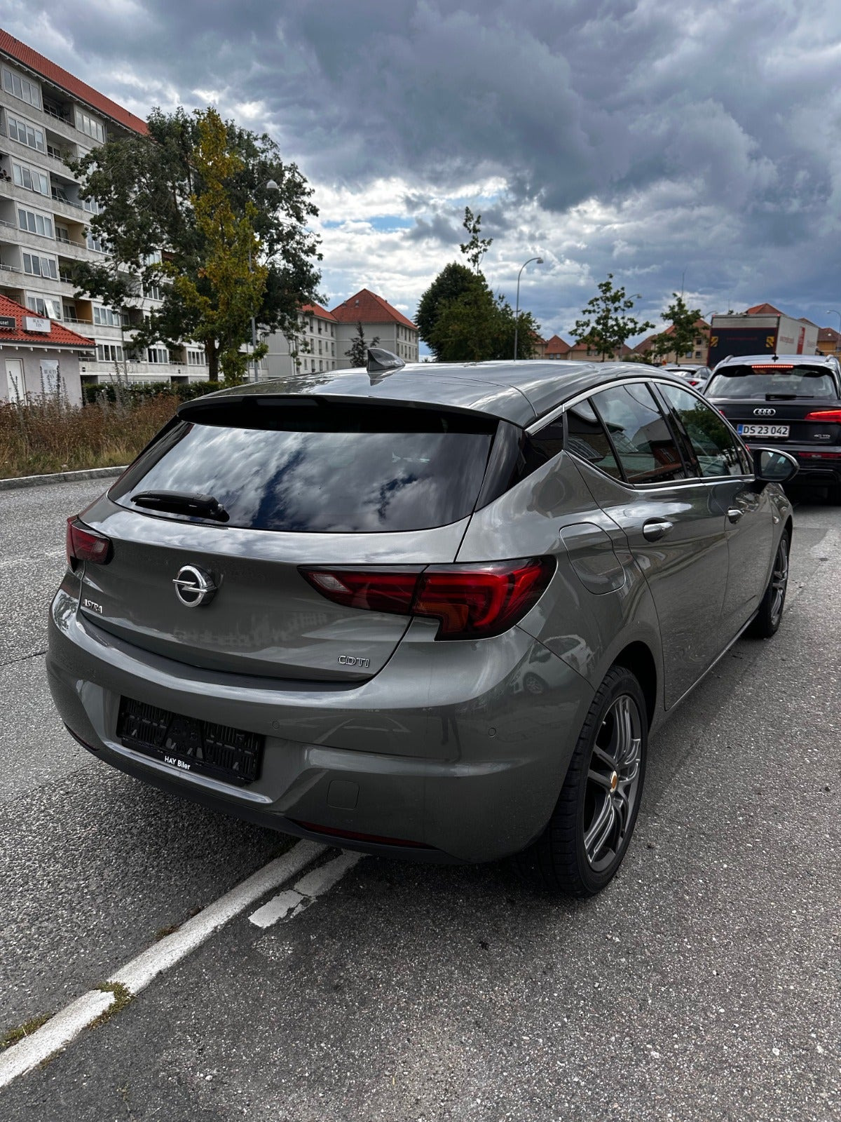 Grå Opel Astra fra 2017