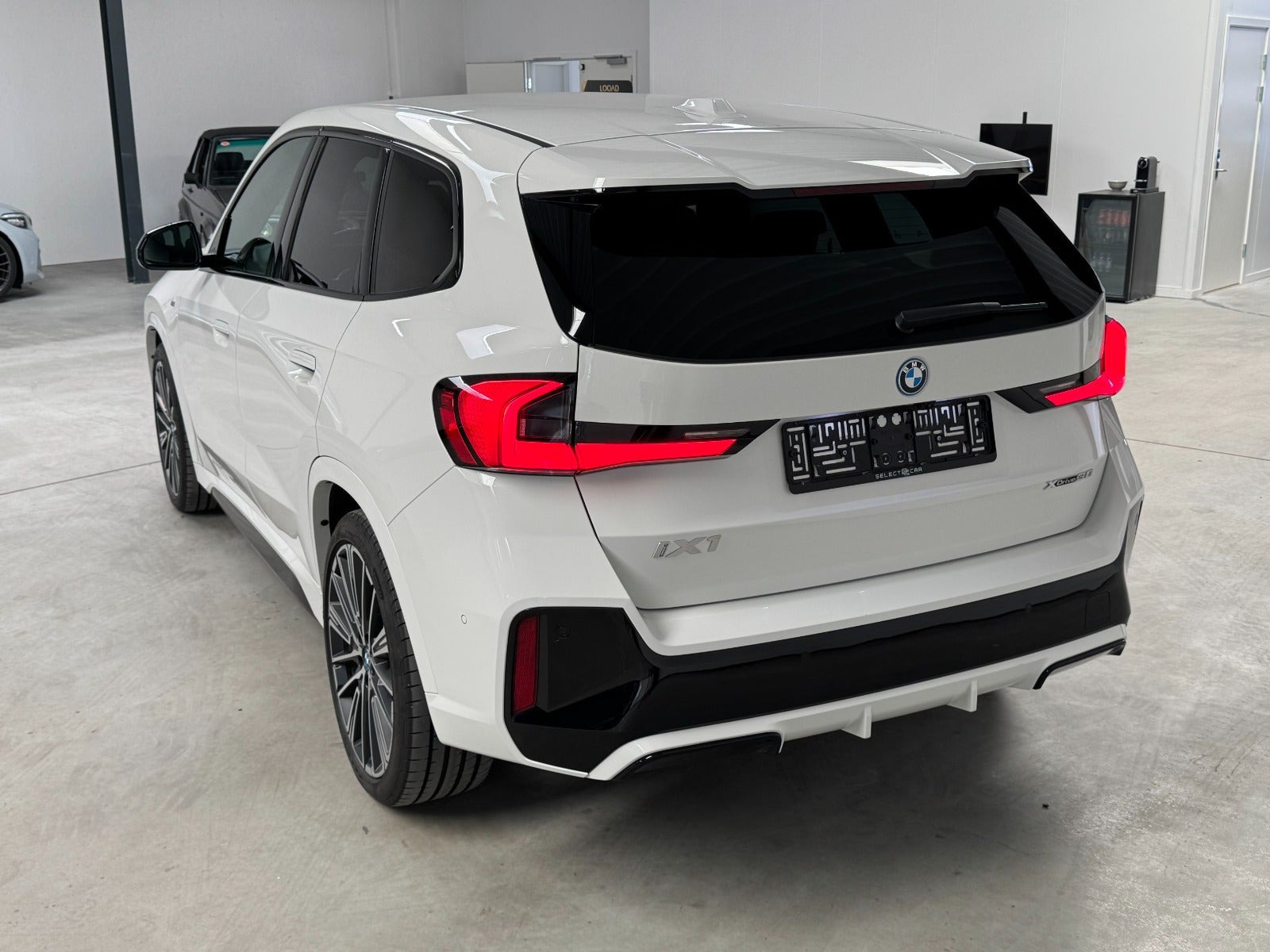 Hvid BMW iX1 fra 2023