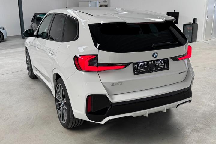 Hvid BMW iX1 fra 2023