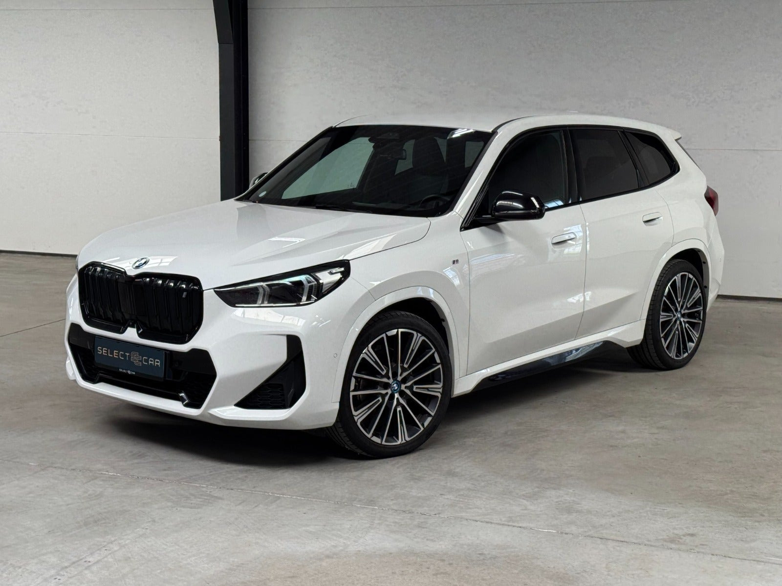 Hvid BMW iX1 fra 2023