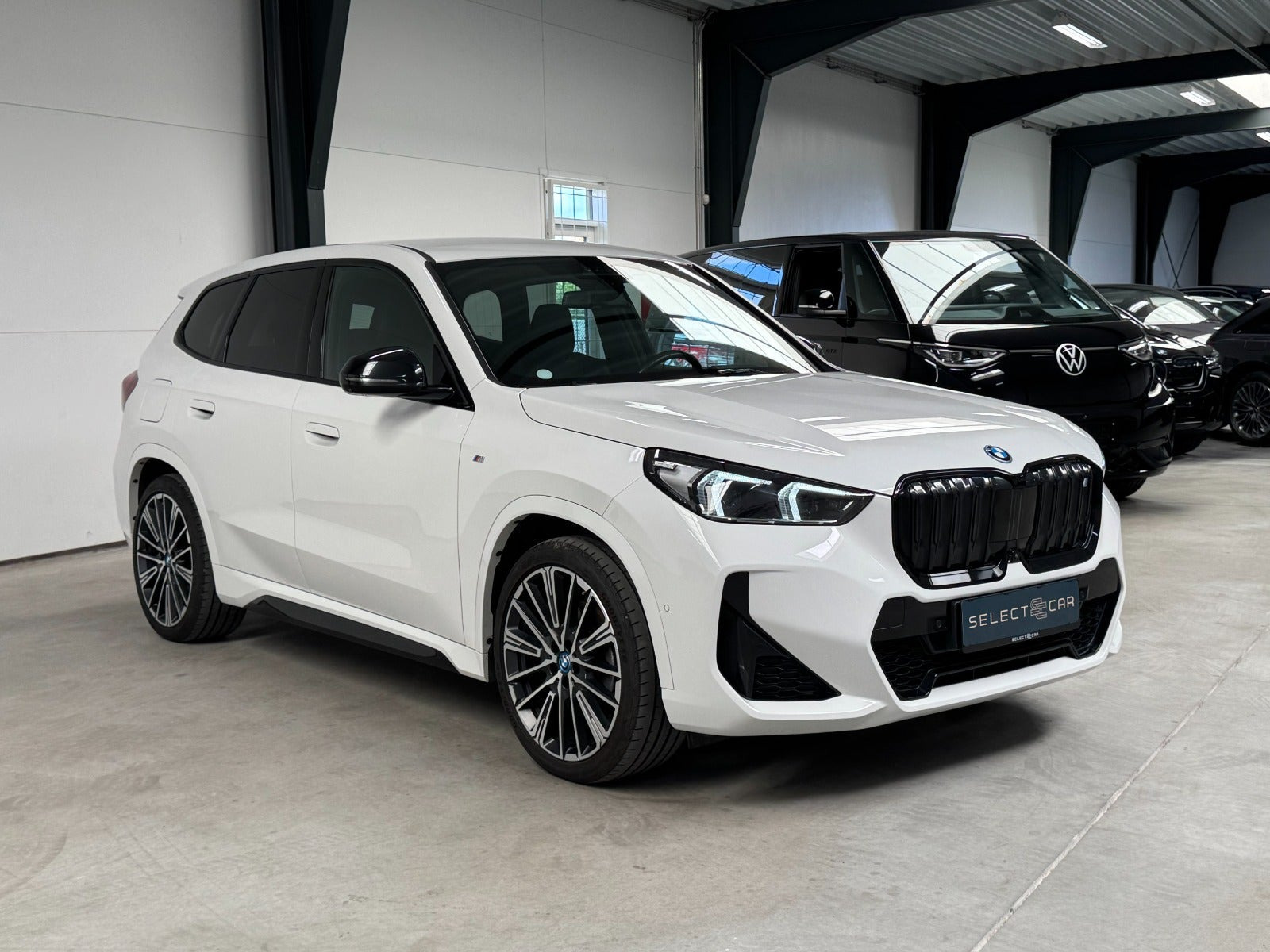 Hvid BMW iX1 fra 2023