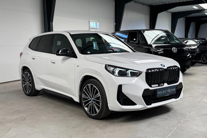 Hvid BMW iX1 fra 2023