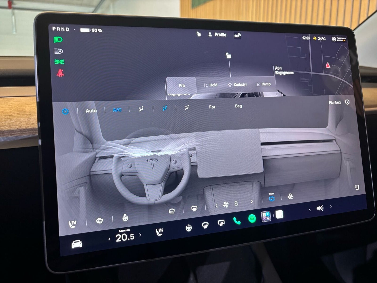 Sort Tesla Model Y fra 2023