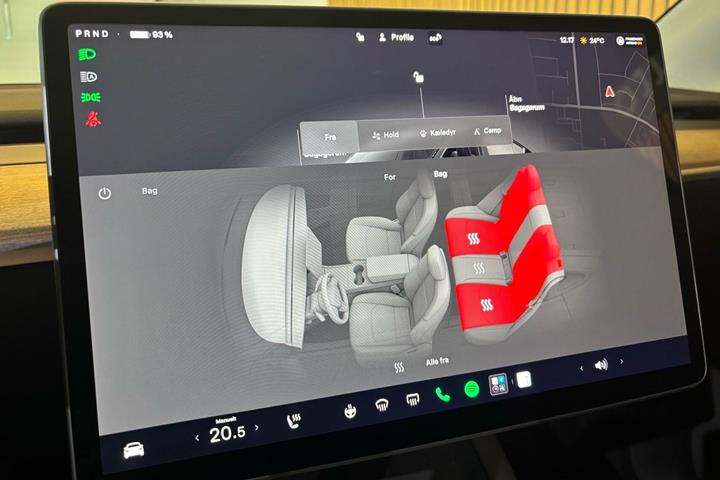 Sort Tesla Model Y fra 2023