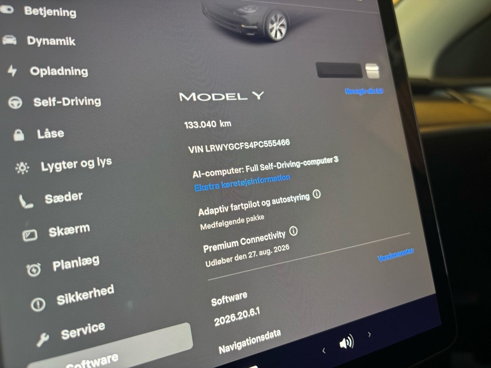 Sort Tesla Model Y fra 2023