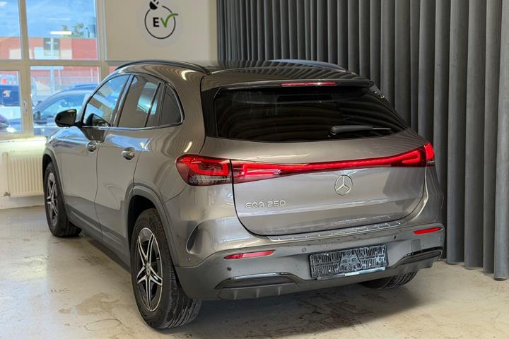 Grå Mercedes EQA250 fra 2022