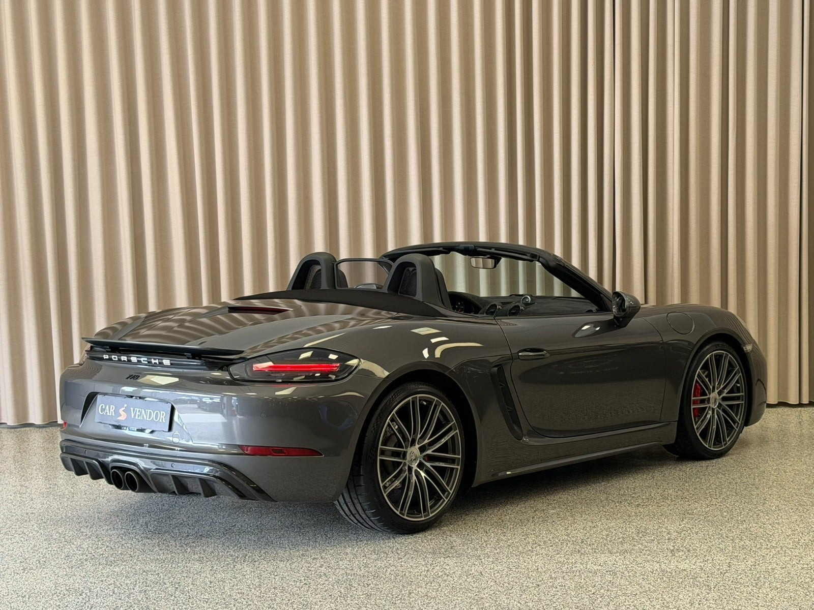 Grå Porsche 718 Boxster fra 2017