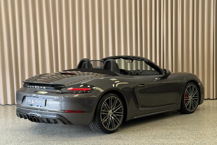 Grå Porsche 718 Boxster fra 2017