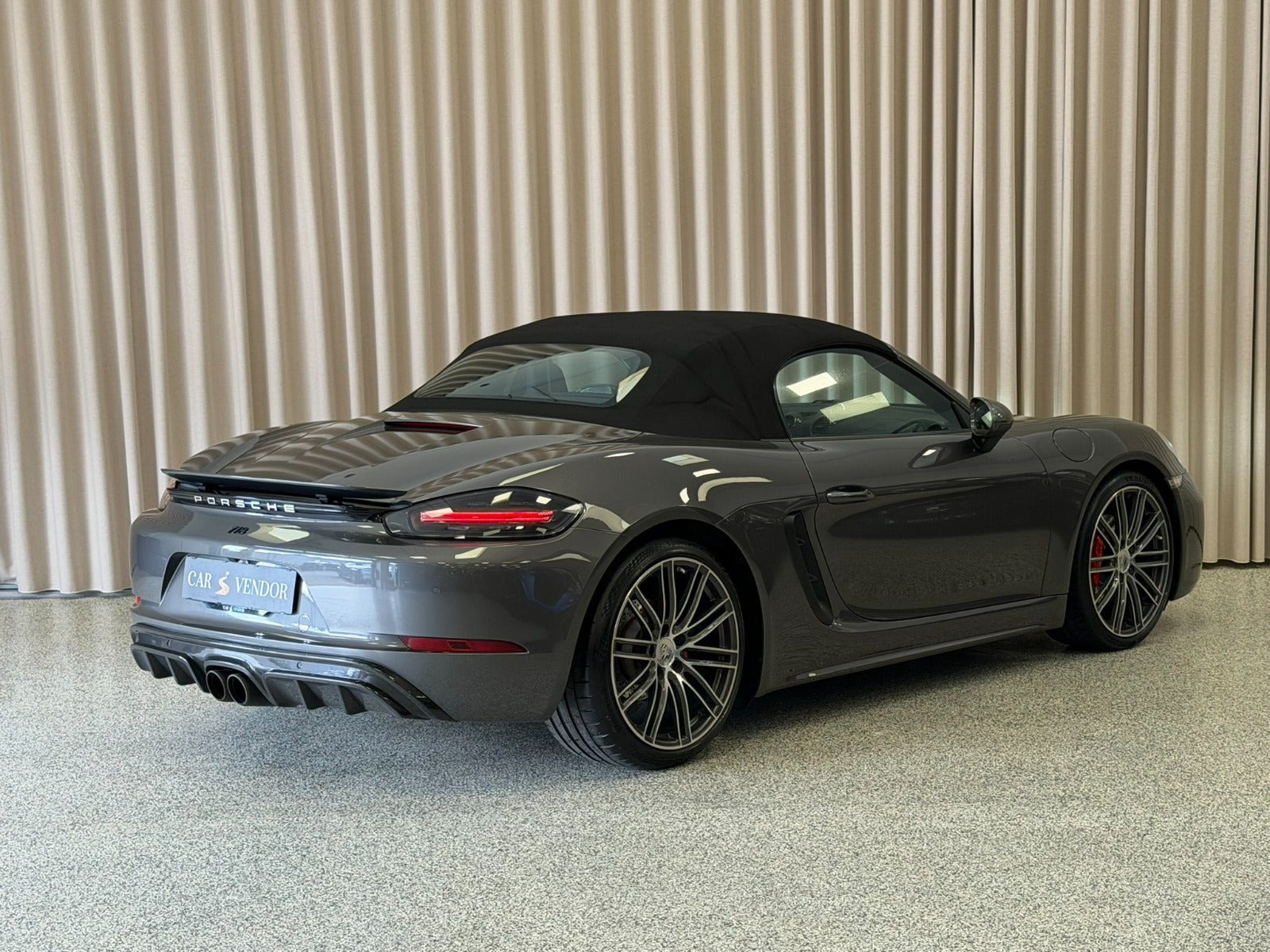 Grå Porsche 718 Boxster fra 2017