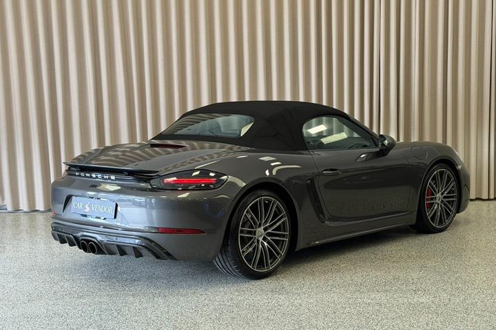Grå Porsche 718 Boxster fra 2017