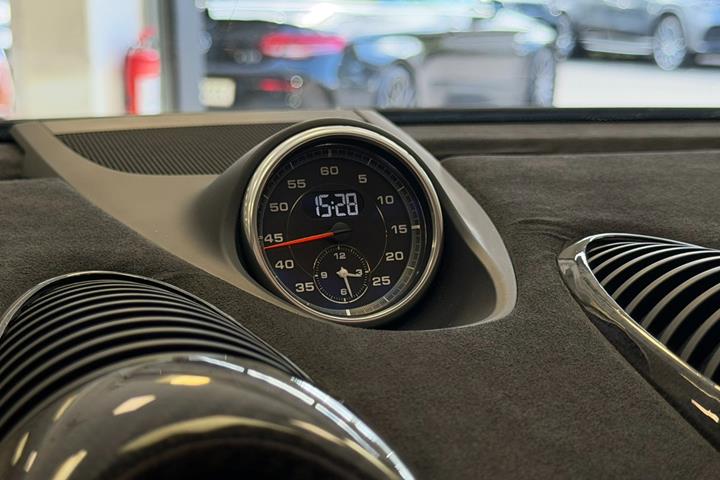 Grå Porsche 718 Boxster fra 2017