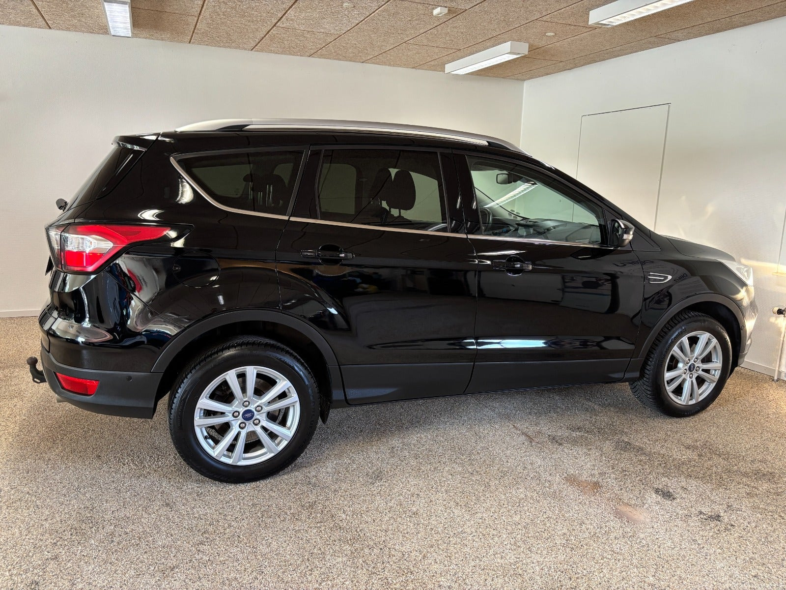 Sort Ford Kuga fra 2020