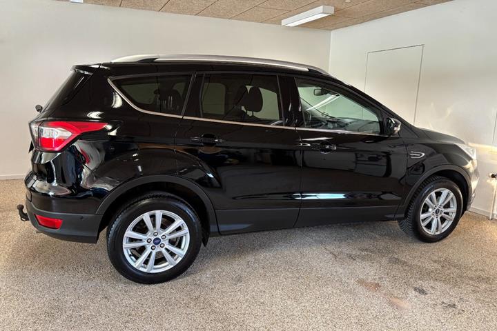 Sort Ford Kuga fra 2020