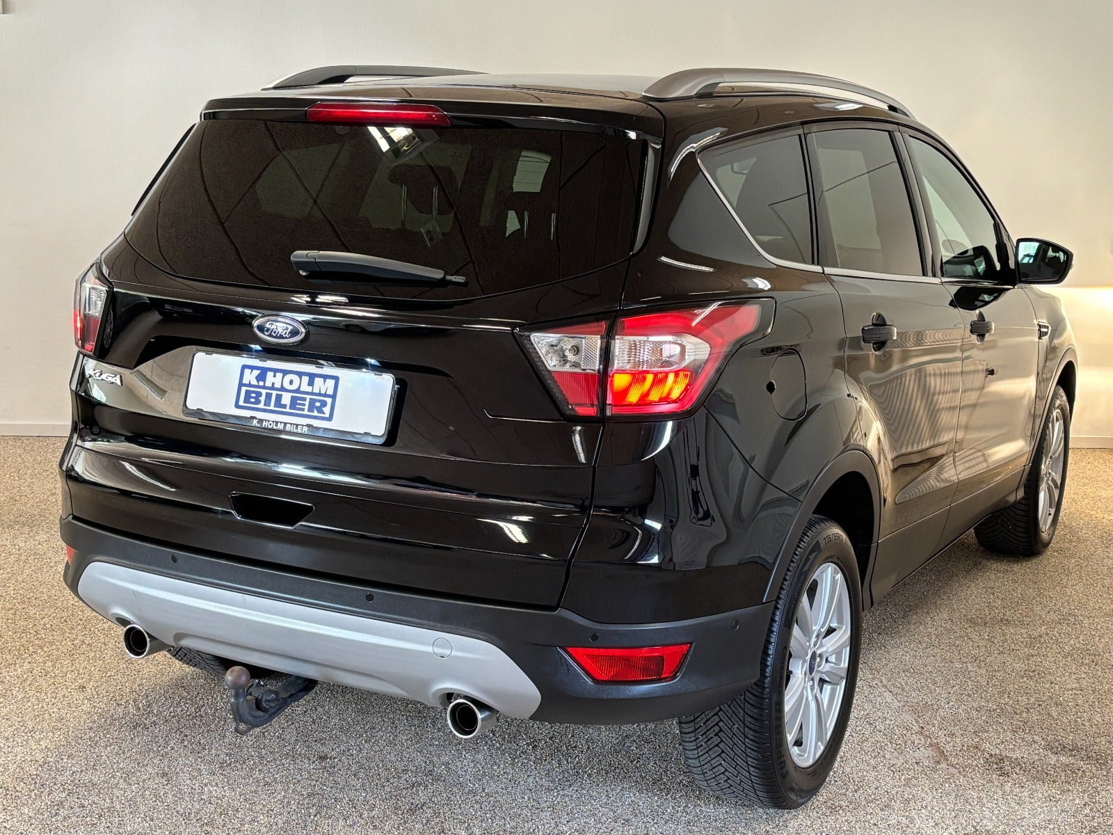 Sort Ford Kuga fra 2020
