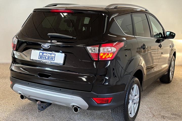 Sort Ford Kuga fra 2020