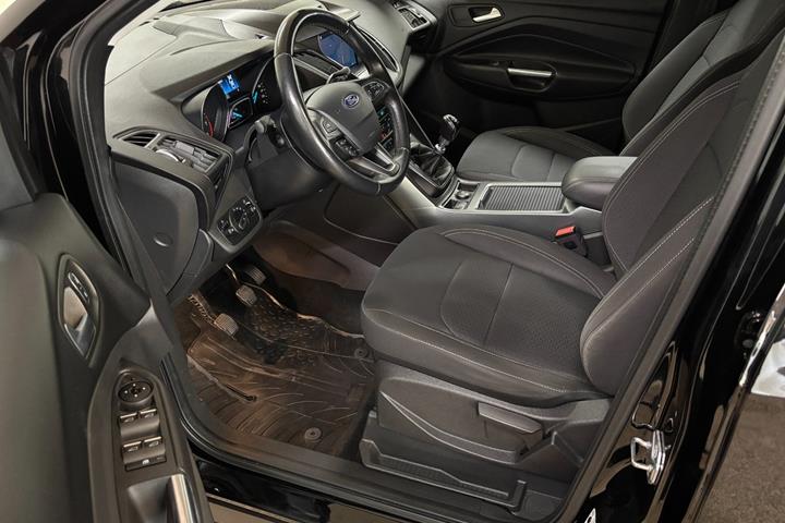 Sort Ford Kuga fra 2020
