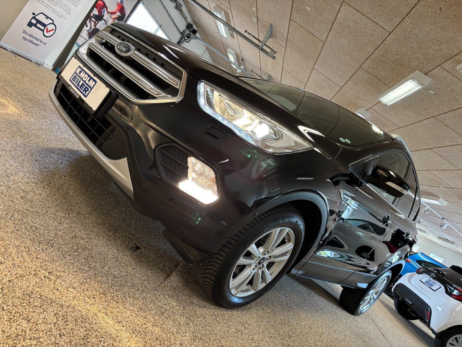 Sort Ford Kuga fra 2020